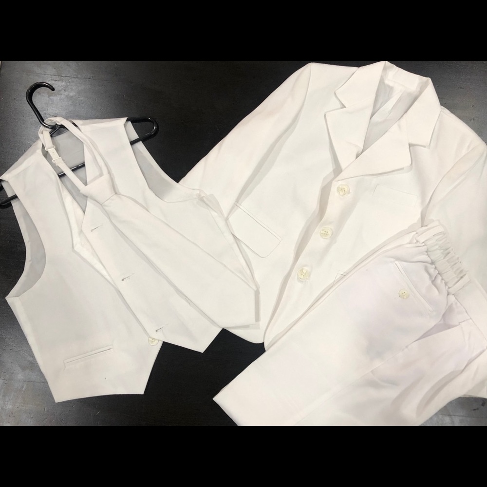 NWOT Boys size 6 white suit